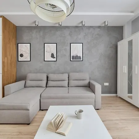 Modern With Balcony For 4 Guests In By Renters *