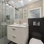 Daire Modern With Balcony For 4 Guests In By Renters *