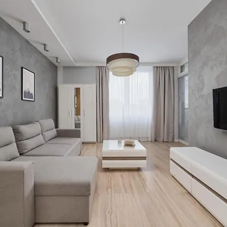 Modern With Balcony For 4 Guests In By Renters ורוצלב