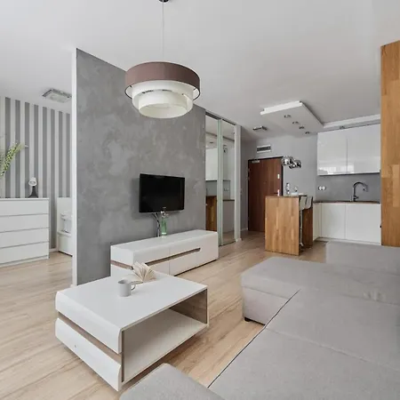 Modern With Balcony For 4 Guests In By Renters דירה