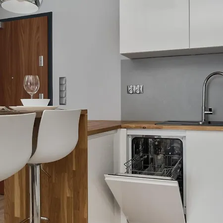 דירה Modern With Balcony For 4 Guests In By Renters