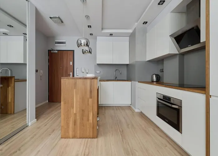 Modern With Balcony For 4 Guests In By Renters * Breslavia