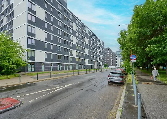 Modern With Balcony For 4 Guests In By Renters *