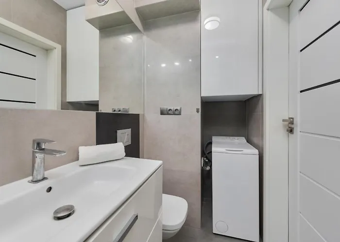 Modern With Balcony For 4 Guests In By Renters Breslavia